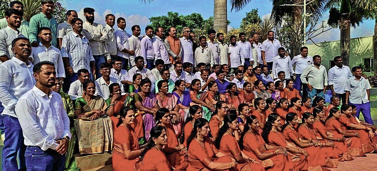ಶಿಡ್ಲಘಟ್ಟ: ಜ್ಞಾನಜ್ಯೋತಿ ಪ್ರೌಢಶಾಲೆ ಹಿರಿಯ ವಿದ್ಯಾರ್ಥಿಗಳಿಂದ ಗುರುವಂದನೆ