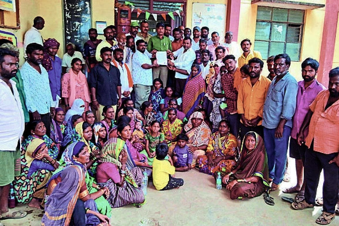 ಗುಡಿಸಲು ನಿವಾಸಿಗಳಿಗೆ ನಿವೇಶನ ಕಲ್ಪಿಸಿ: ತಹಶೀಲ್ದಾರ್‌ಗೆ ಮನವಿ