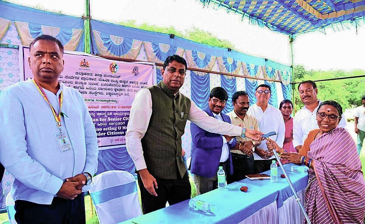 ಹಿರಿಯ ನಾಗರಿಕರ ಹಿತಕ್ಕೆ ಕಾನೂನು ಅಸ್ತ್ರ ಬಳಸಿ: ಜಿಲ್ಲಾಧಿಕಾರಿ ಜಿ.ಪ್ರಭು ಸೂಚನೆ