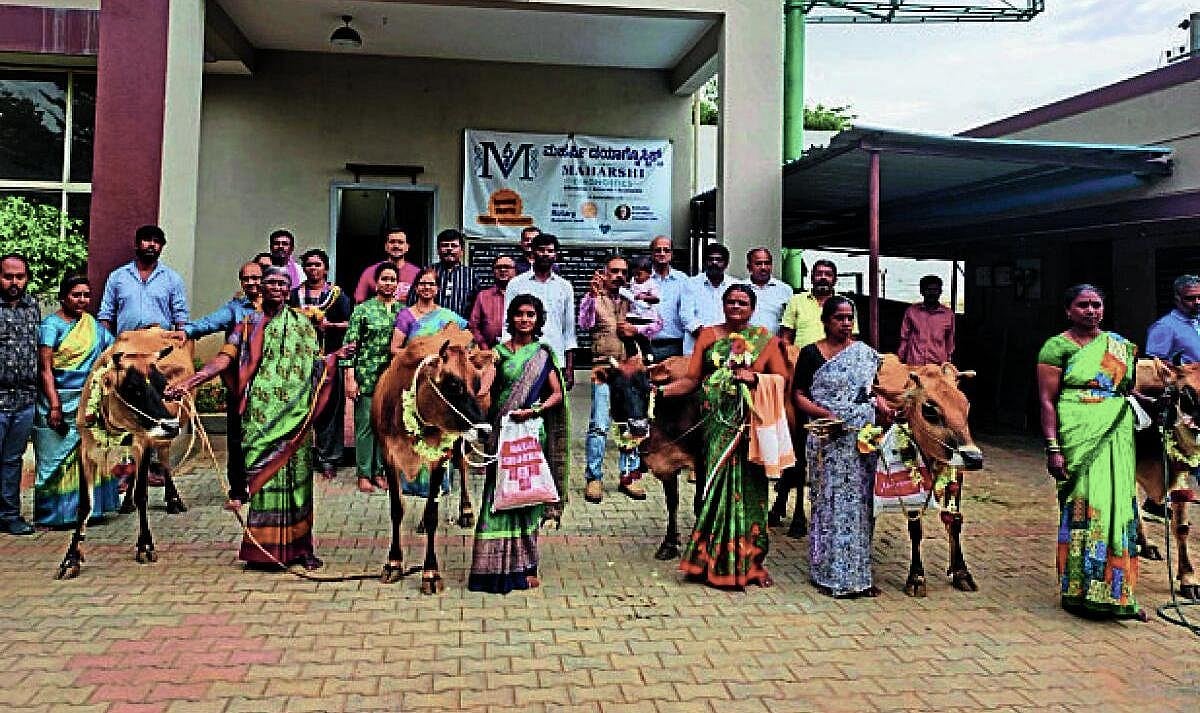 Rotary distributes 'Kamadhenu' resources to five women in Anekal