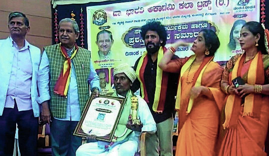 Basavaraja Totagi receives State-level 'Vishala Karnataka Ratna' Award