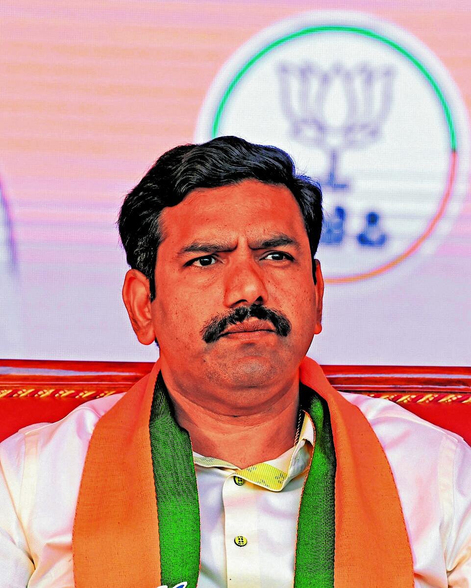 ಅನುಕಂಪಕ್ಕಾಗಿ ಹರಿಪ್ರಸಾದ್‌ ಪಾದಯಾತ್ರೆ; ವಿಜಯೇಂದ್ರ ವಾಗ್ದಾಳಿ