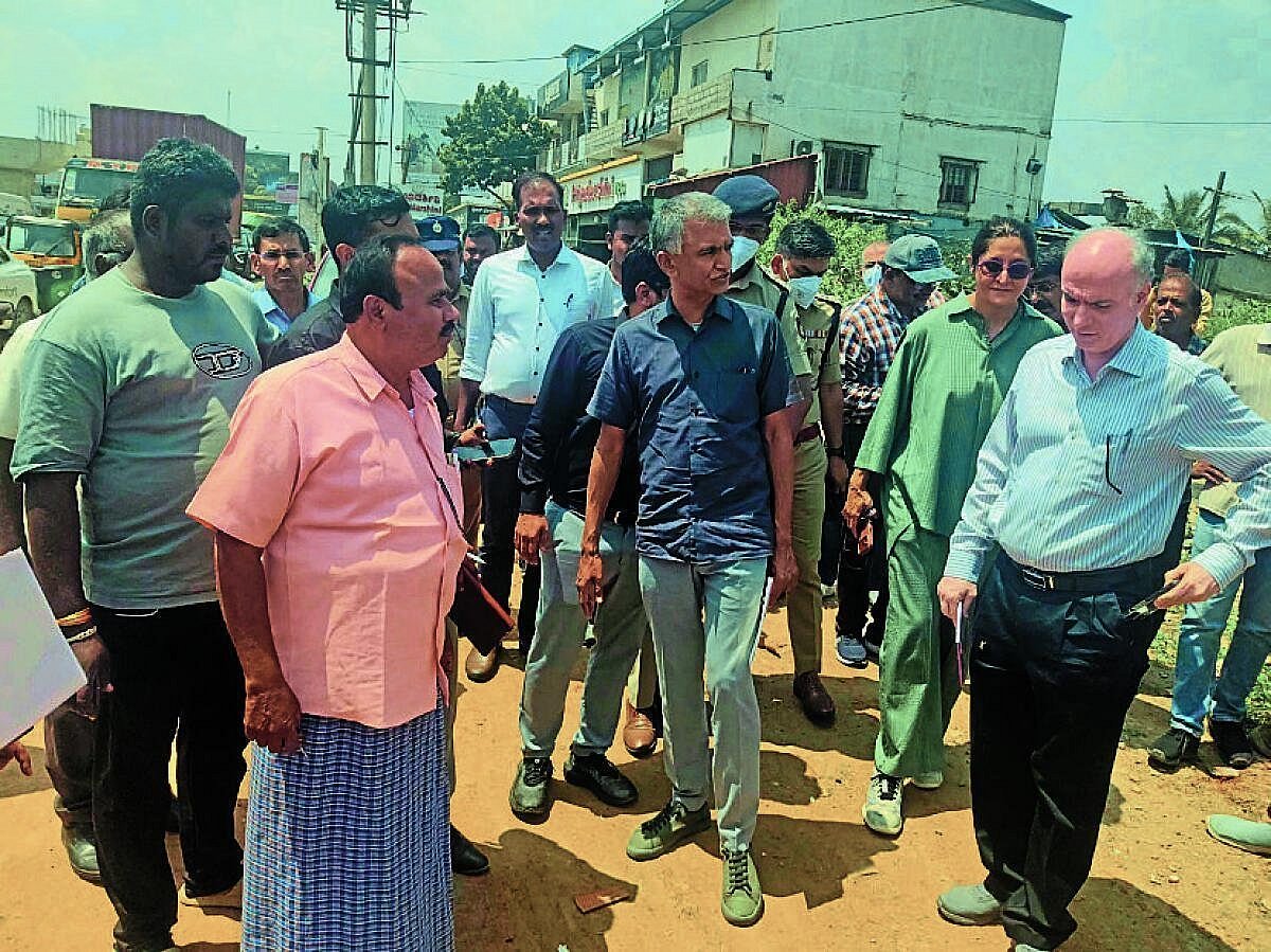 Minister Krishna Bhiregowda reviews Dommasandra flyover construction, directs speed and traffic management
