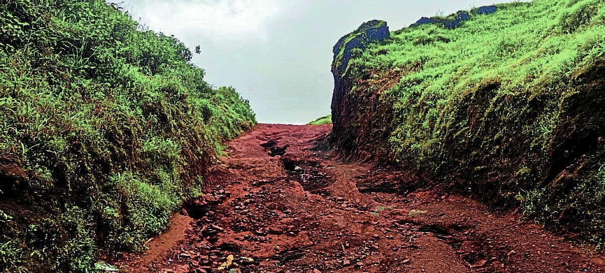ಚಿಕ್ಕಮಗಳೂರು: ಗಾಳಿಕೆರೆಗೆ ದುರ್ಗಮ ಹಾದಿ; ಪ್ರವಾಸಿಗರ ಪರದಾಟ