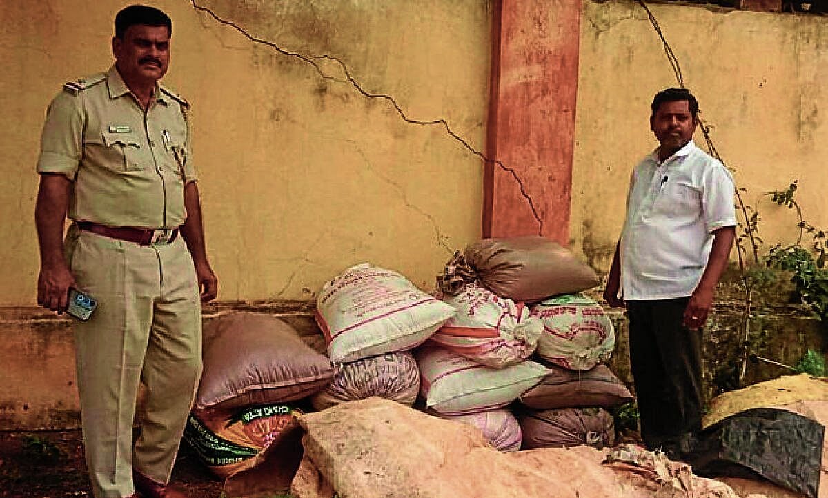 ಮುಂಡರಗಿ: ₹59,400 ಮೌಲ್ಯದ ಪಡಿತರ ಅಕ್ಕಿ ವಶ