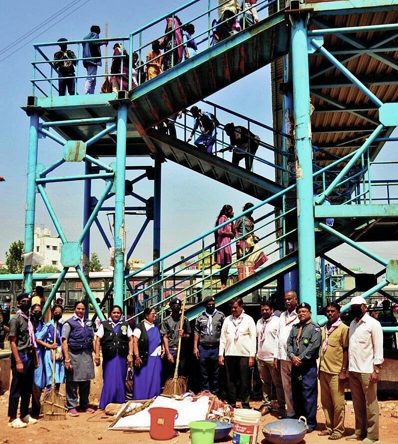 Students conduct cleanliness drive in Hoskote on Gandhi Jayanti