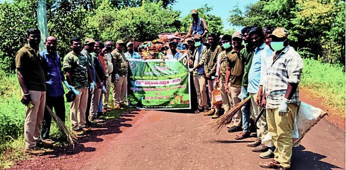ಚಿಂಚೋಳಿ ವನ್ಯಜೀವಿ ಧಾಮದಲ್ಲಿ ಪ್ಲಾಸ್ಟಿಕ್ ಸ್ವಚ್ಛತೆ ಅಭಿಯಾನ