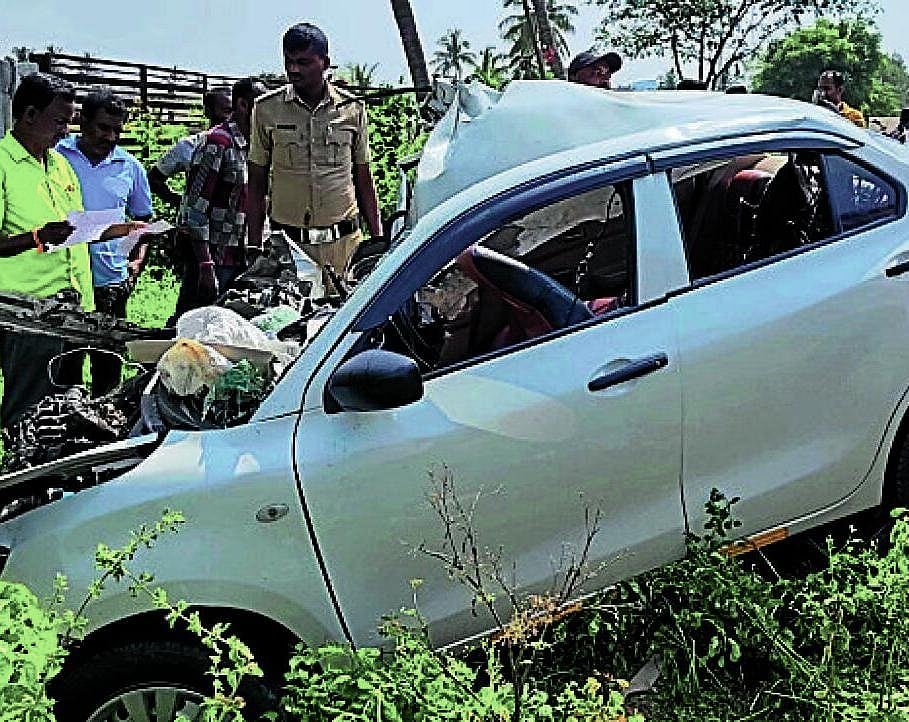 ಚಿಂತಾಮಣಿ-ಬೆಂಗಳೂರು ಹೆದ್ದಾರಿಯಲ್ಲಿ ಬಸ್‌ಗೆ ಕಾರು ಡಿಕ್ಕಿ: ಚಾಲಕ ಸಾವು