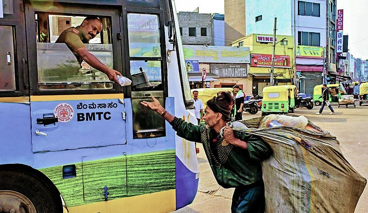 BMTC Driver's Humanity: Daily Feeding of the Poor on Route from Uttarahalli to Majestic