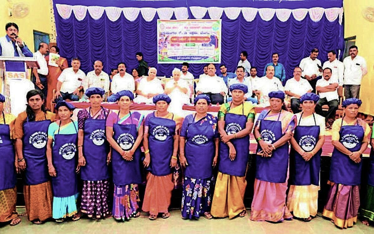 Free apron distribution to school kitchen staff in Gundlupete