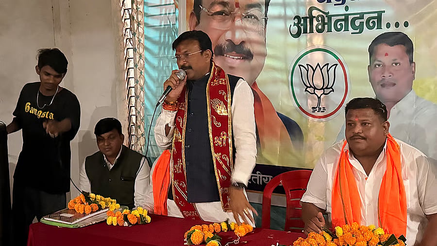 ಹಿಂದೂ ಯುವಕರು ಮದುವೆಯಾಗಿ ಐದು ಮಕ್ಕಳನ್ನು ಮಾಡಿಕೊಳ್ಳಿ: ಬಿಜೆಪಿ ಸಂಸದ ಗಜೇಂದ್ರ