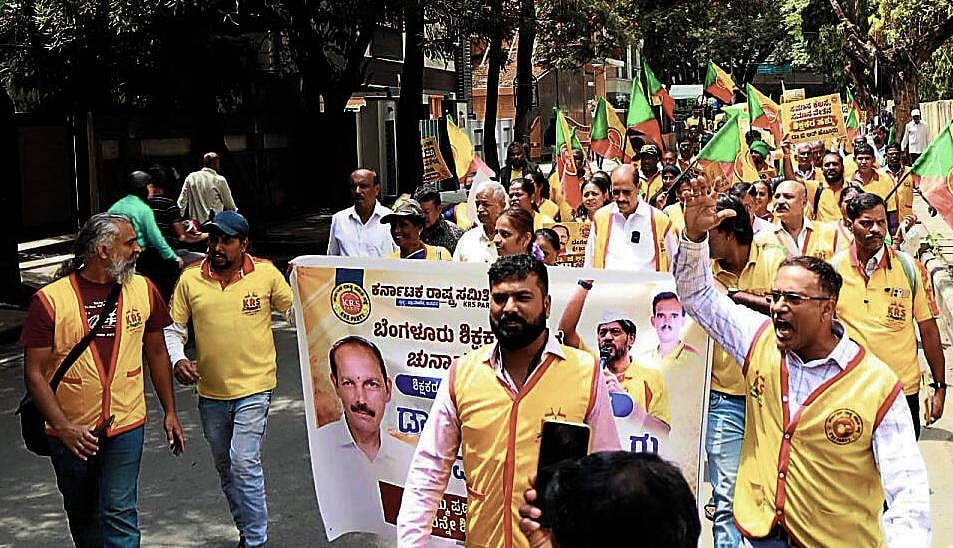 Advocating for 'Honest Politics,' Ravikrishna Reddy speaks at Basavanagudi National College