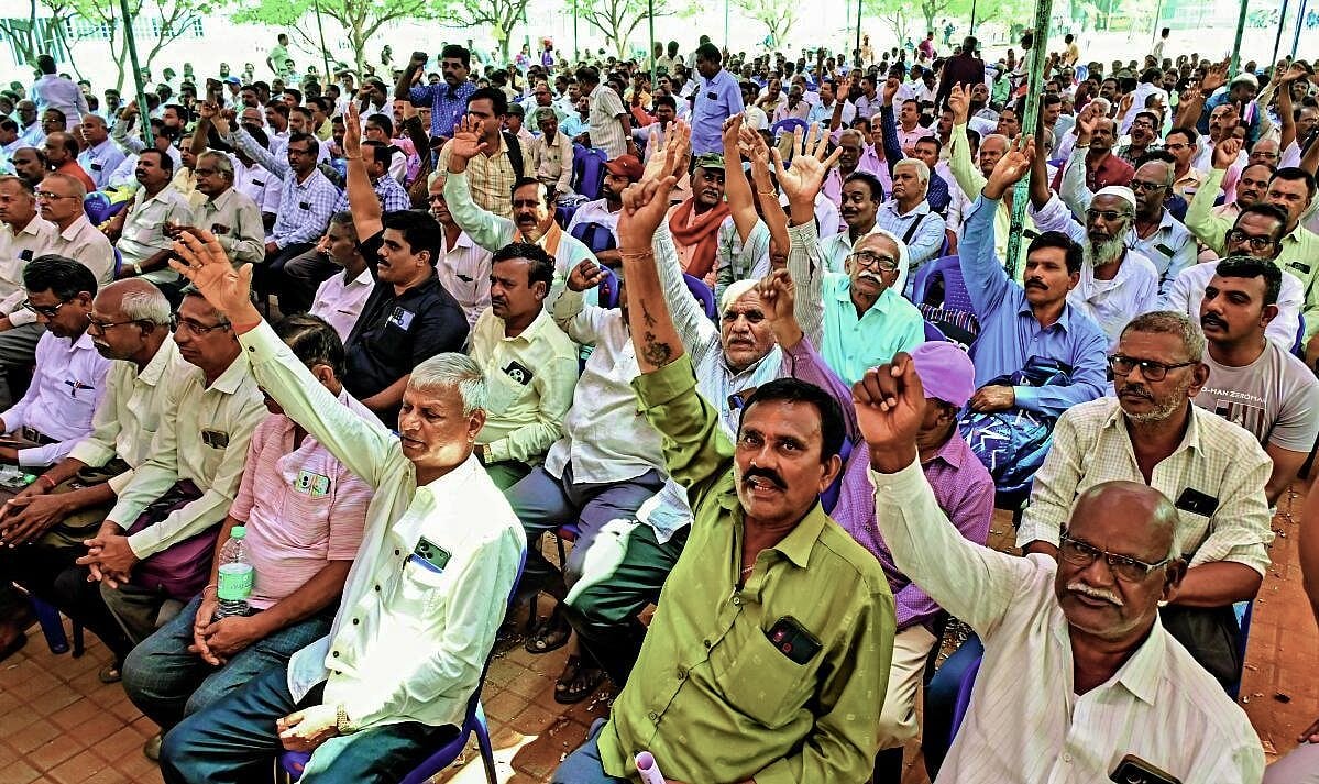 ಬೆಂಗಳೂರಿನಲ್ಲಿ ವೇತನ ಬಾಕಿ ಮತ್ತು ಸೌಲಭ್ಯಗಳ ಬೇಡಿಕೆಗಾಗಿ ಸಾರಿಗೆ ನೌಕರರ ಪ್ರತಿಭಟನೆ