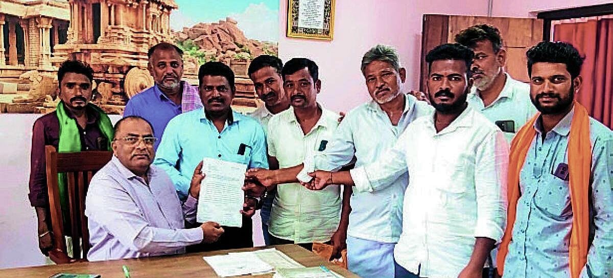 Villagers protest relocation of government primary school from Upparagatti