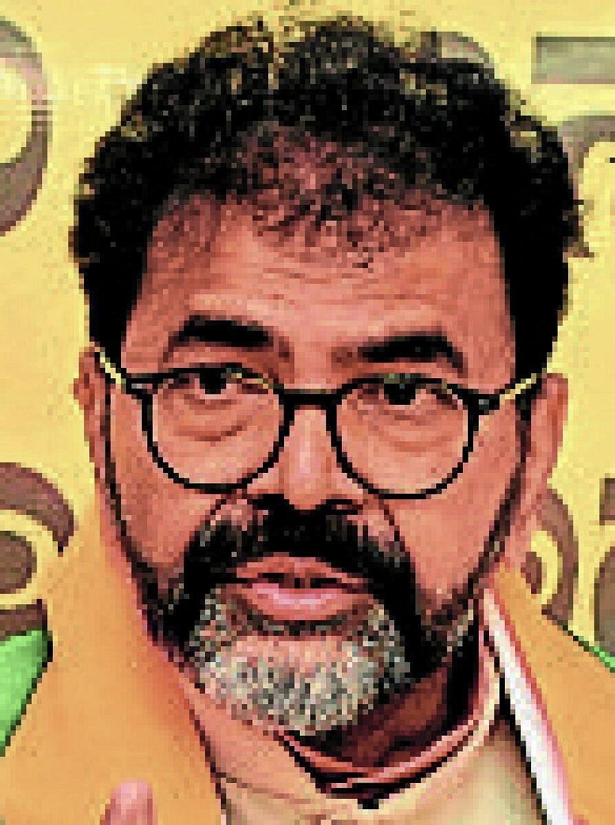 Chalavadi Narayana Swamy demands dissolution of state government