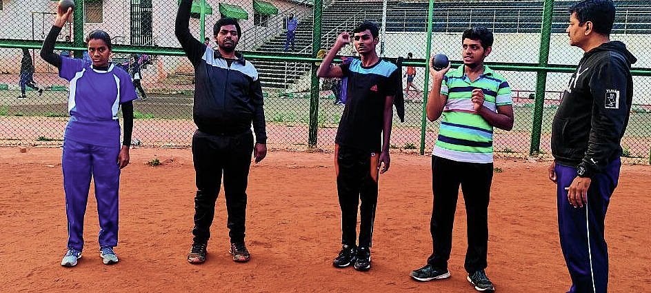 ಬೆಂಗಳೂರಿನಲ್ಲಿ ಅಂಗವಿಕಲ ಕ್ರೀಡಾಪಟುಗಳಿಗೆ ತರಬೇತಿ ನೀಡುವ ವಿನೋದ್ ಚೆನ್ನಕೃಷ್ಣ ಕೋಚ್