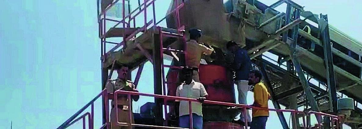 ಕೋಲಾರ: ಕ್ರಷರ್ ಯಂತ್ರಕ್ಕೆ ಸಿಲುಕಿ ಯುವಕ ಸಾವು, ಆತ್ಮಹತ್ಯೆ ಶಂಕೆ