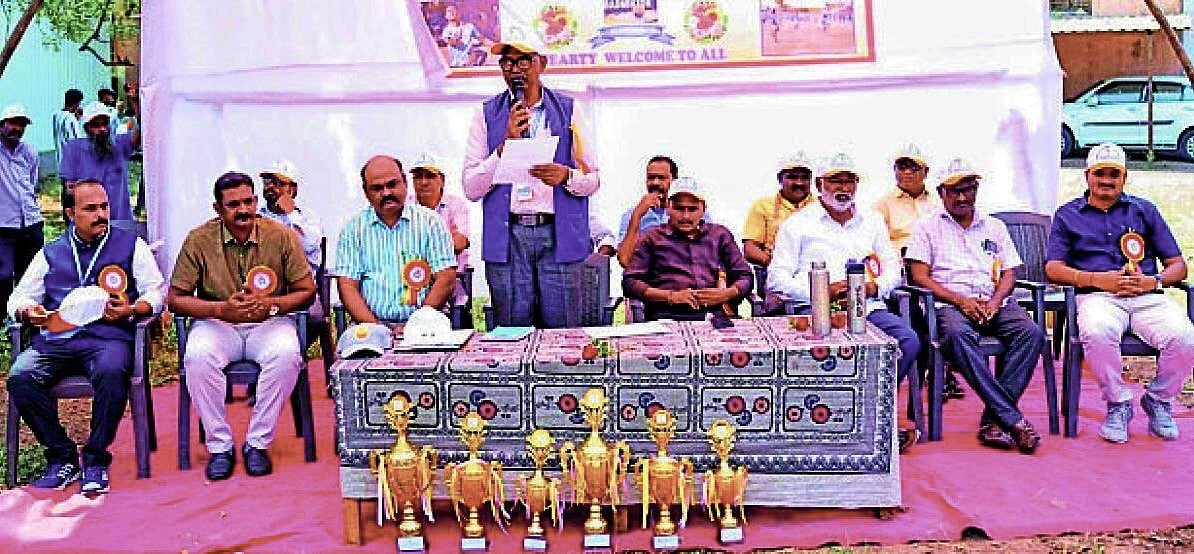 Inter-college women's and men's single-gender ball badminton tournament inaugurated in Kagavada