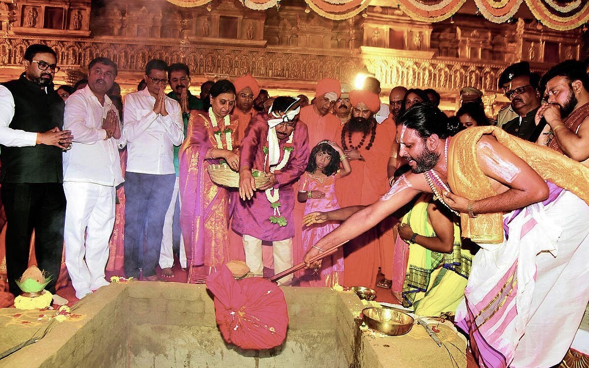 ‘ತುಮಕೂರು ದಸರಾ’ಗೆ ನಗರದ ಜೂನಿಯರ್ ಕಾಲೇಜು ಮೈದಾನದಲ್ಲಿ ಚಾಲನೆ