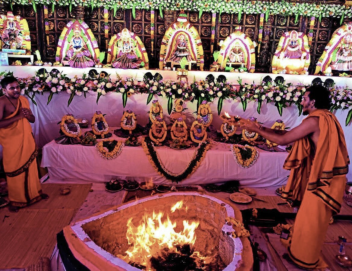 ಬೆಂಗಳೂರಿನ ಮತ್ತಿಕೆರೆ ಎಚ್.ಎಂ.ಟಿ.ಲೇಔಟ್‌ನಲ್ಲಿ ನವರಾತ್ರಿ ಉತ್ಸವಕ್ಕೆ ಚಾಲನೆ