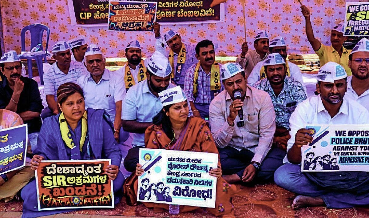 AAP workers protest against alleged threat to voters' rights over SIR process in Bengaluru