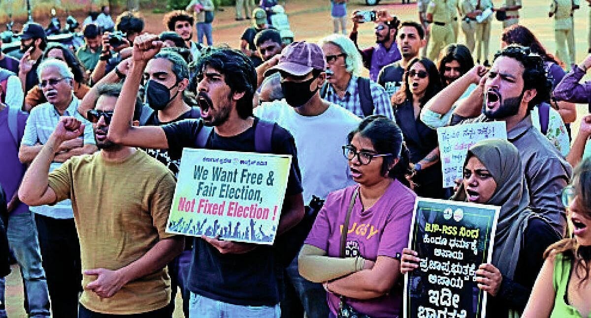 ಹೆಣ್ಣು ಮಕ್ಕಳ ಮೇಲೆ ಹಲ್ಲೆ ಖಂಡಿಸಿ ಬೆಂಗಳೂರಿನಲ್ಲಿ ಪ್ರತಿಭಟನೆ