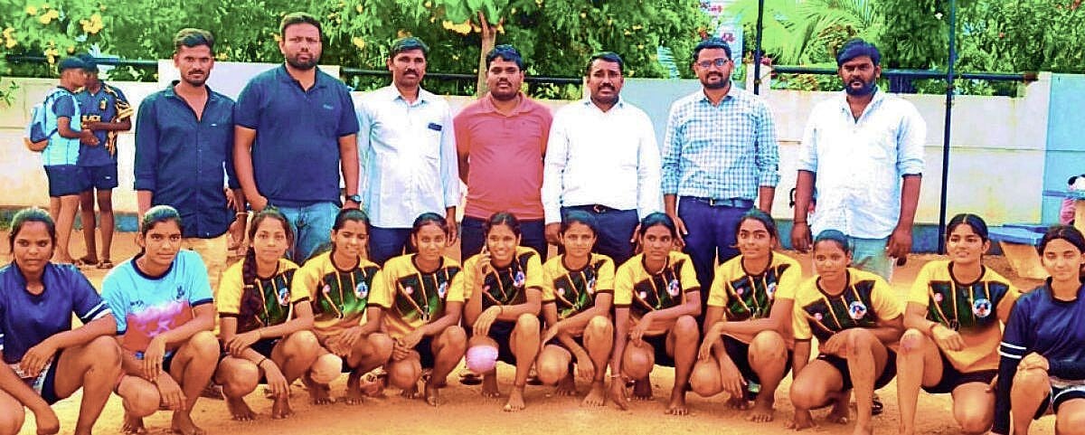 ಮುಳಗುಂದ: ವಿದ್ಯಾರ್ಥಿನಿಯರ ಕಬಡ್ಡಿ ತಂಡ ರಾಜ್ಯಮಟ್ಟಕ್ಕೆ ಆಯ್ಕೆ