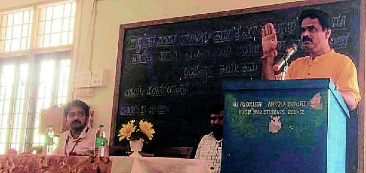ಅಂಕೋಲದಲ್ಲಿ ಕೆಎಲ್ಇ ಪದವಿ ಕಾಲೇಜಿನಲ್ಲಿ 'ಪಂಚ ಪರಿವರ್ತನೆ' ಕುರಿತು ಉಪನ್ಯಾಸ
