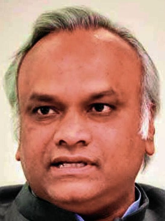HD Kumaswamy and Priyank Kharge exchange heated words over 'Sting' operation