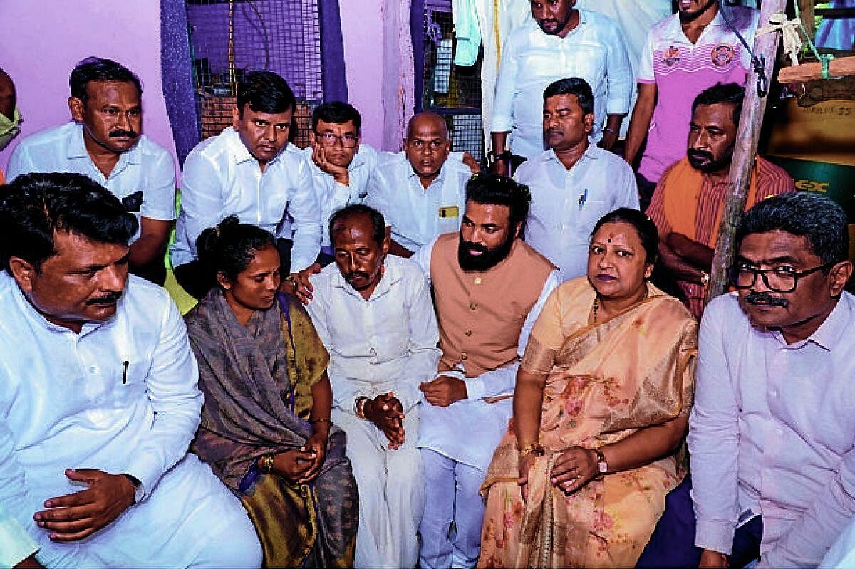 ಬಾಯಿ ಮುಚ್ಚಿಸಲು ಕಾಯ್ದೆ ದುರ್ಬಳಕೆ - ಬಿ. ಶ್ರೀರಾಮುಲು ಆಕ್ರೋಶ