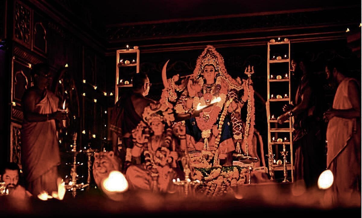 ಹೊಸದುರ್ಗ | ದುರ್ಗಾಪರಮೇಶ್ವರಿಗೆ ಭಕ್ತರಿಂದ ಅದ್ದೂರಿ ದೀಪೋತ್ಸವ