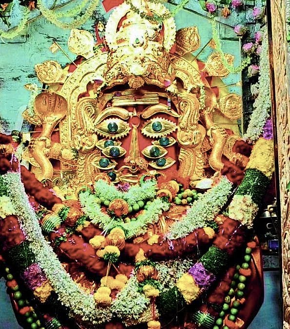 ಬರದ ನಡುವೆಯೂ ಬಳ್ಳಾರಿಯಲ್ಲಿ ಹಬ್ಬದ ಕಳೆ, ಮಾರುಕಟ್ಟೆಯಲ್ಲಿ ಖರೀದಿ ಭರಾಟೆ