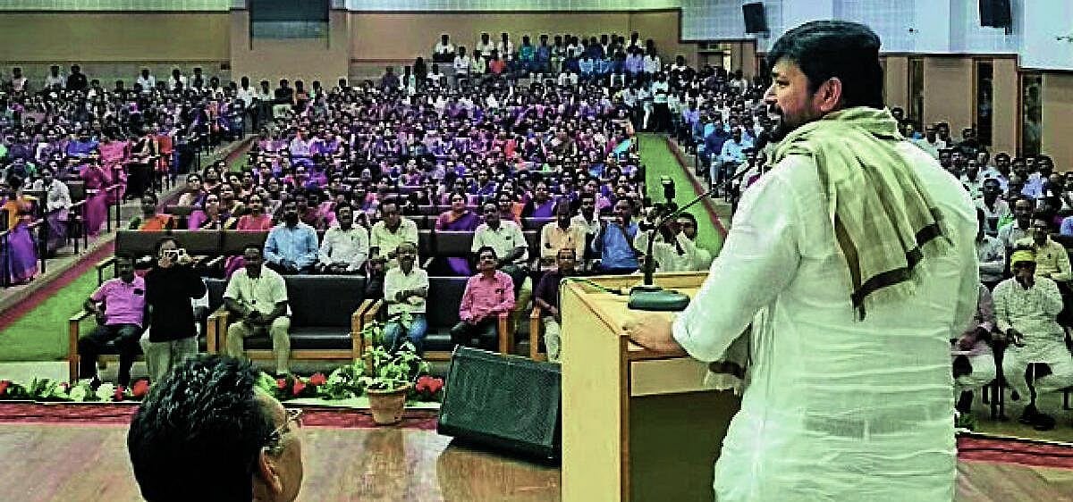 ಜನಪರ ಆಡಳಿತಕ್ಕಾಗಿ ಕಾಂಗ್ರೆಸ್‌ ಬೆಂಬಲಿಸಿ - ವಿನಯ್ ಕುಲಕರ್ಣಿ ಮನವಿ