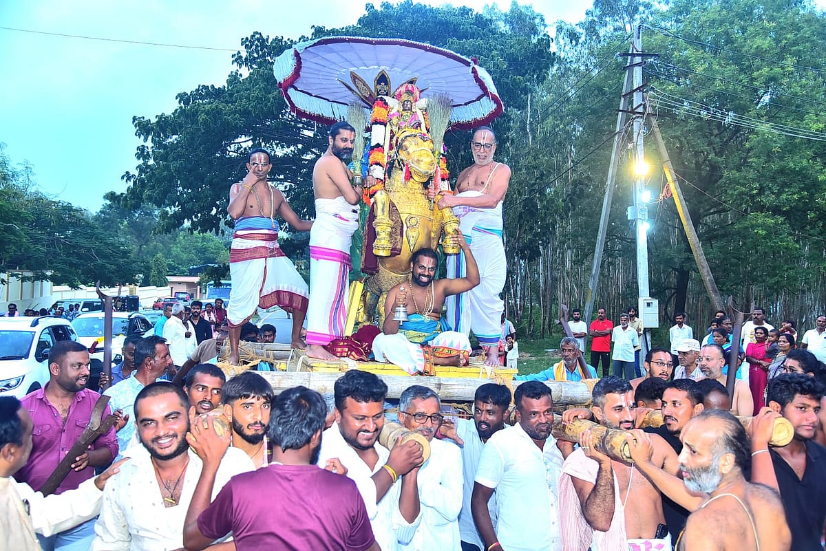 ಮೇಲುಕೋಟೆಯಲ್ಲಿ ವಿಜಯದಶಮಿ ಅಂಗವಾಗಿ ಚೆಲುವನಾರಾಯಣಸ್ವಾಮಿ ಉತ್ಸವ