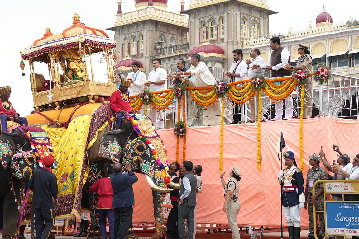 ವೈಭವದ ಜಂಬೂಸವಾರಿ; ಲಕ್ಷಾಂತರ ಮಂದಿ ಭಾಗಿ, ಹಲವು ವಿಶೇಷ ಕ್ಷಣಕ್ಕೆ ಸಾಕ್ಷಿ