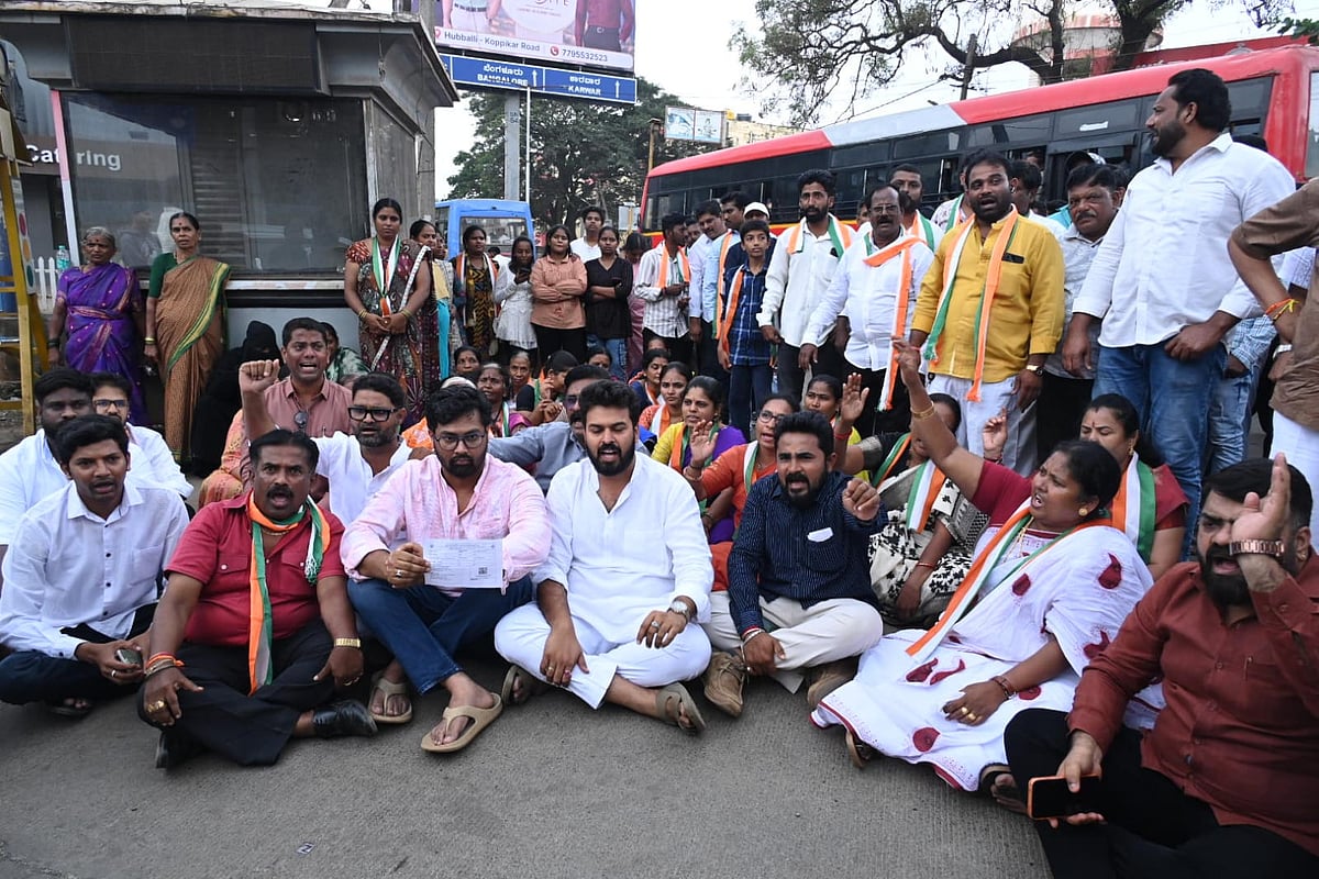 ಹುಬ್ಬಳ್ಳಿ | ನಕಲಿ ಮತದಾನ ಆರೋಪ; ಕಾಂಗ್ರೆಸ್ ಪ್ರತಿಭಟನೆ