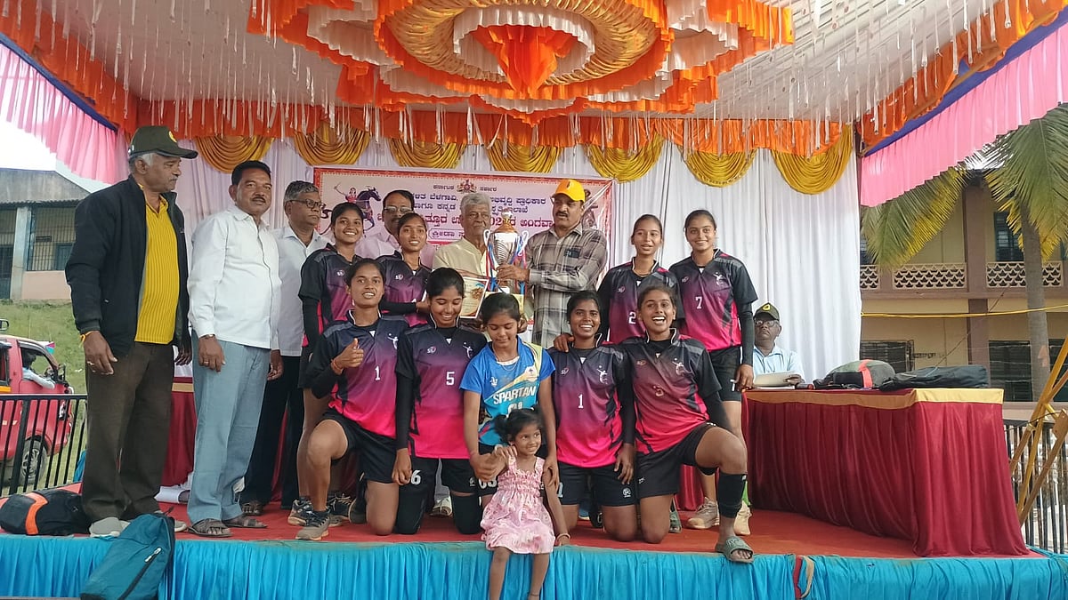 ಕಿತ್ತೂರು ಉತ್ಸವ ಕ್ರೀಡಾಕೂಟ: ವಾಲಿಬಾಲ್ನಲ್ಲಿ ಬ್ಯಾಹಟ್ಟಿಯ ತಂಡಗಳು ಚಾಂಪಿಯನ್
