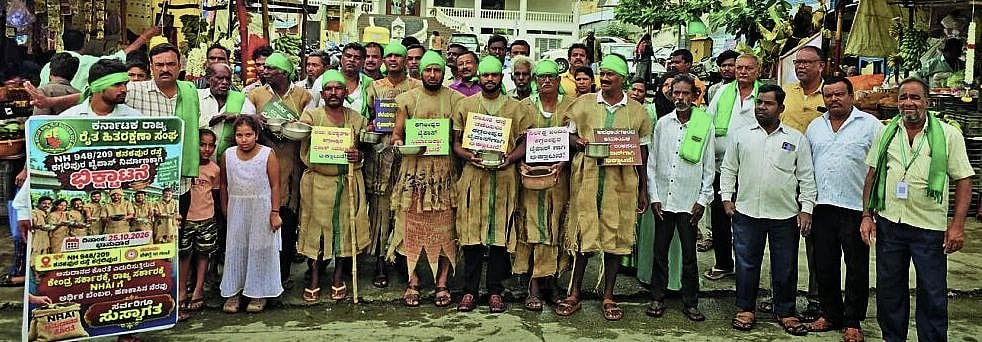 Farmers protest by begging on Kanakapura Main Road demanding bypass construction