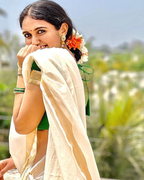 Rinku Rajguru  पहा पांढ-या साडीतलं प्रेम!