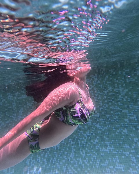 मेरी खान अंडरवॉटर फोटोशूट करत म्‍हणाली- bye, bye, beautiful pool ?❤️‍?