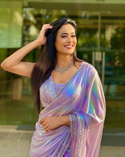 वयाच्या ४० शीत देखील अभिनेत्री  श्वेता  दिसते ग्लॅमरस आणि बोल्ड...