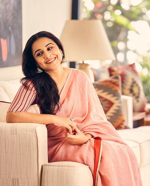 Vidya Balan Photo, विद्या बालन फोटो तेरी नज़रों ने छूआ तो हम महकने लगे है...पाहा विद्या बालनच्या साडीतील अदा (फोटो)