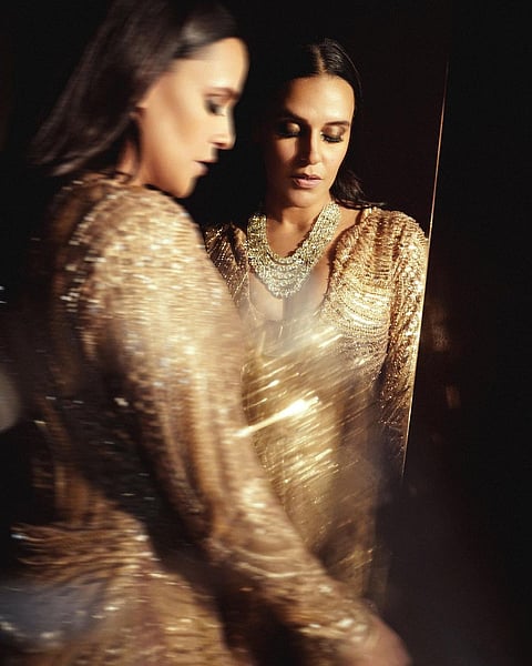 Neha Dhupia : नेहाचा गोल्डन गाऊनमधील दिलखेच किलर अंदाज