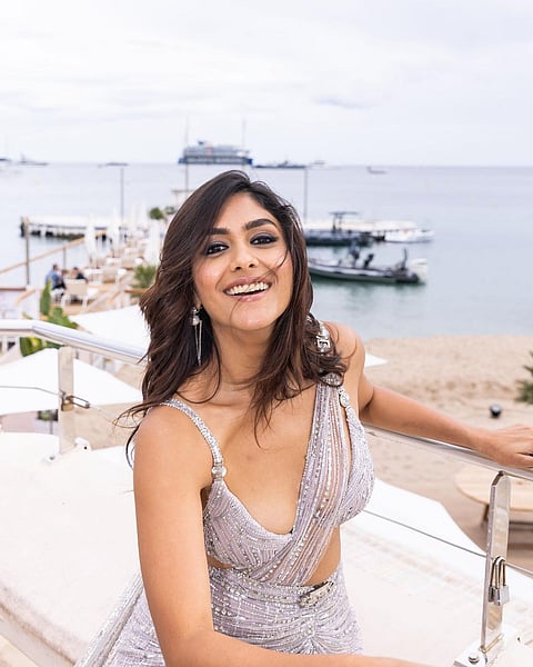 Cannes Film Festival : मृणाल ठाकूरचा लॅव्हेंडर साडीतील सुंदर  लूक