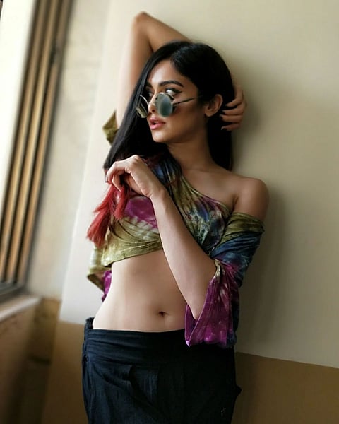 Adah Sharma : अदाच्या शर्माच्या अदा पाहून नुसतं धूर्रर्रर्रsss