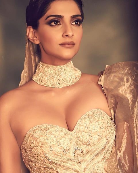 Sonam Kapoor : ऐसे ना देखो, जैसे पहले कभी देखा ही नही