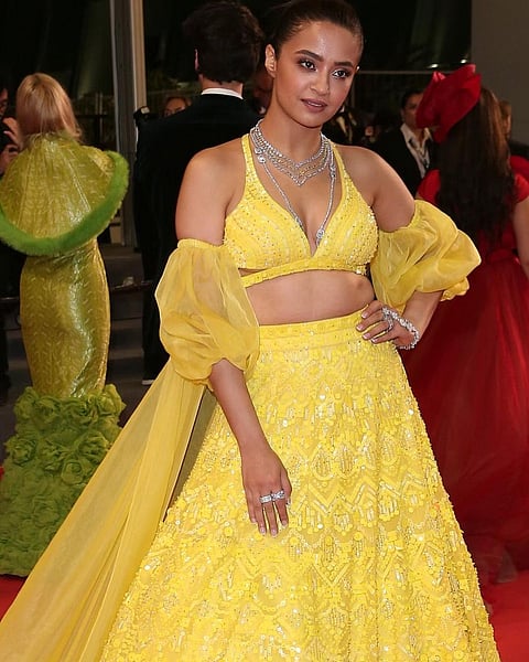 Cannes : आज फिर तुम पे प्यार आया है फेम सुरवीन चावलाचा पुन्हा जलवा