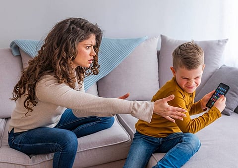 Child Mobile Addiction: मुलांच्या 'मोबाईल ॲडिक्‍शन'मुळे हैराण आहात? 'हे' उपाय करा
