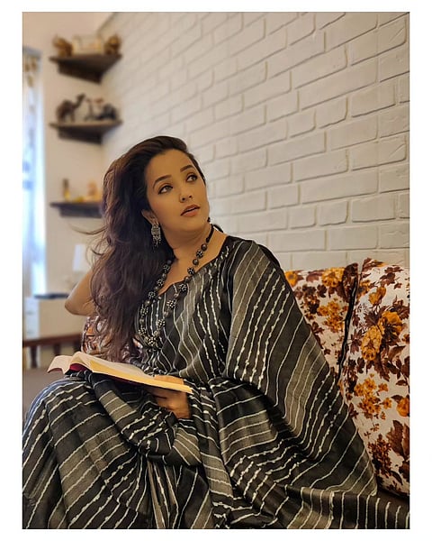 Apurva Nemlekar : कागद नाही पेन नाही तरी तू, मनातल्या हदयाची राणी अपूर्वा...