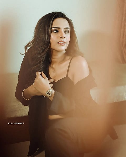 Amruta Dhongade : अहो 'मिसेस मुख्यमंत्री', तुमचा नादचं खुळा